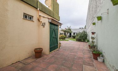 Venta lote 2 casas de 4 amb + quincho y cochera