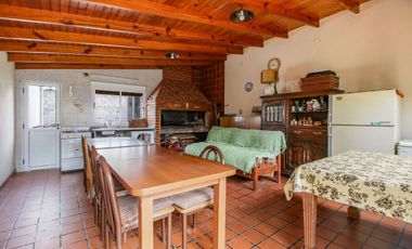 Venta lote 2 casas de 4 amb + quincho y cochera