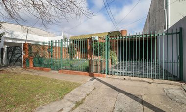 Venta lote 2 casas de 4 amb + quincho y cochera