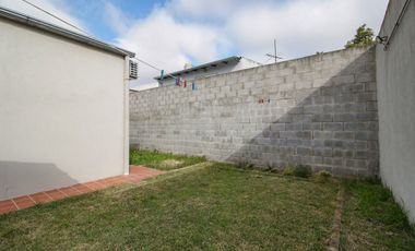 Venta lote 2 casas de 4 amb + quincho y cochera