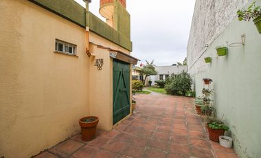 Venta lote 2 casas de 4 amb + quincho y cochera
