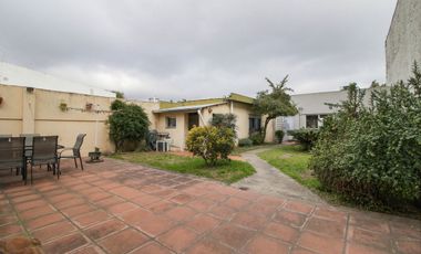 Venta lote 2 casas de 4 amb + quincho y cochera