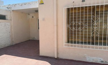 CASA DE 3 DORMITORIOS. B° LAS MORERAS, SANTA LUCIA