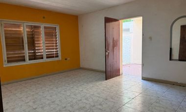 CASA DE 3 DORMITORIOS. B° LAS MORERAS, SANTA LUCIA