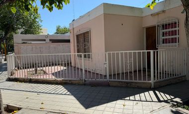 CASA DE 3 DORMITORIOS. B° LAS MORERAS, SANTA LUCIA