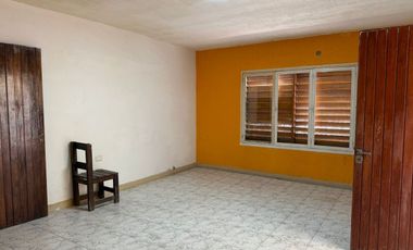 CASA DE 3 DORMITORIOS. B° LAS MORERAS, SANTA LUCIA