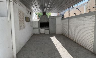 CASA DE 3 DORMITORIOS. B° LAS MORERAS, SANTA LUCIA