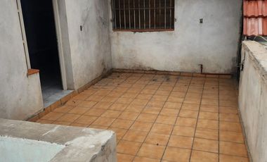 CASA CON DEPARTAMENTO Y LOCAL COMERCIAL. CAPITAL