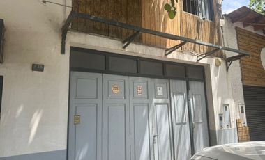 CASA CON DEPARTAMENTO Y LOCAL COMERCIAL. CAPITAL