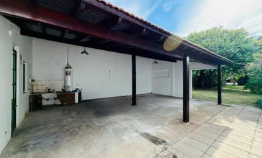 Casa 5 ambientes con amplio terreno alquiler Lanus