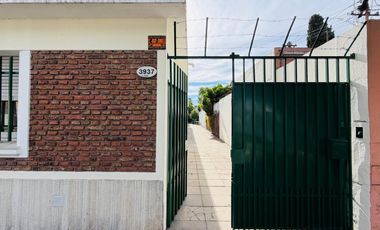 Casa 5 ambientes con amplio terreno alquiler Lanus