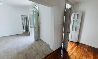 Casa 5 ambientes con amplio terreno alquiler Lanus