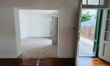 Casa 5 ambientes con amplio terreno alquiler Lanus