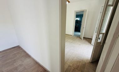 Casa 5 ambientes con amplio terreno alquiler Lanus