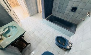 Casa 5 ambientes con amplio terreno alquiler Lanus
