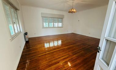 Casa 5 ambientes con amplio terreno alquiler Lanus