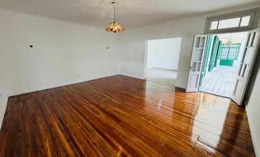 Casa 5 ambientes con amplio terreno alquiler Lanus