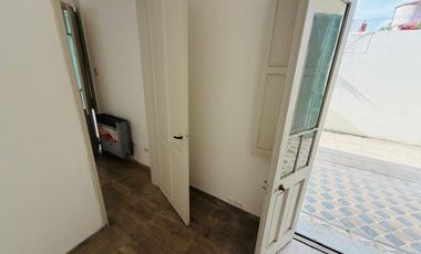 Casa 5 ambientes con amplio terreno alquiler Lanus