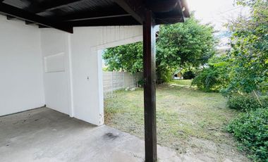 Casa 5 ambientes con amplio terreno alquiler Lanus