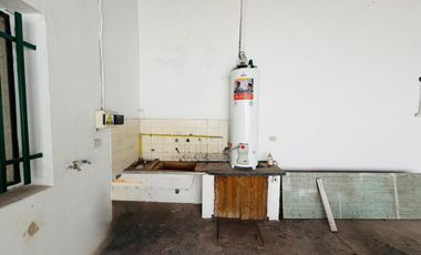 Casa 5 ambientes con amplio terreno alquiler Lanus