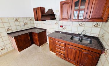 Casa 5 ambientes con amplio terreno alquiler Lanus