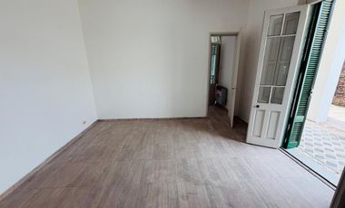 Casa 5 ambientes con amplio terreno alquiler Lanus