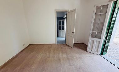 Casa 5 ambientes con amplio terreno alquiler Lanus