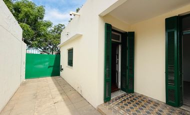Casa 5 ambientes con amplio terreno alquiler Lanus