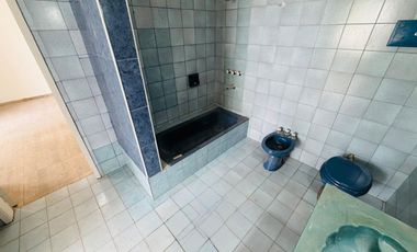 Casa 5 ambientes con amplio terreno alquiler Lanus