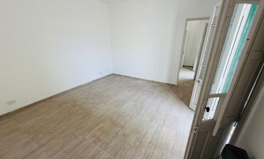 Casa 5 ambientes con amplio terreno alquiler Lanus