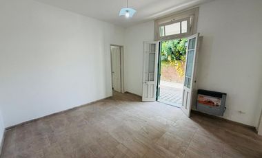 Casa 5 ambientes con amplio terreno alquiler Lanus