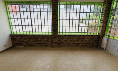 Casa 5 ambientes con amplio terreno alquiler Lanus