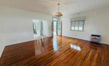 Casa 5 ambientes con amplio terreno alquiler Lanus