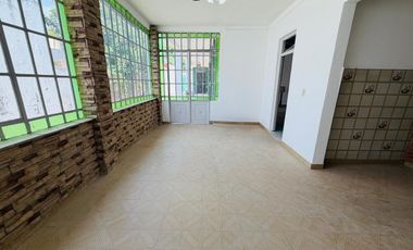 Casa 5 ambientes con amplio terreno alquiler Lanus