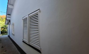 CASA 4 AMBIENTES VENTA LOMAS DE ZAMORA CON PARQUE