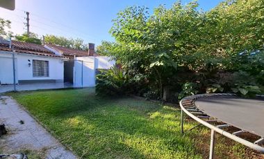 CASA 4 AMBIENTES VENTA LOMAS DE ZAMORA CON PARQUE