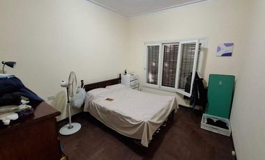 CASA 4 AMBIENTES VENTA LOMAS DE ZAMORA CON PARQUE