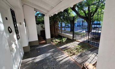 CASA 4 AMBIENTES VENTA LOMAS DE ZAMORA CON PARQUE