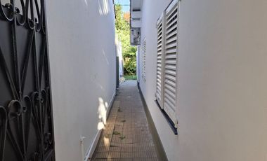 CASA 4 AMBIENTES VENTA LOMAS DE ZAMORA CON PARQUE