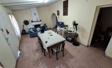 CASA 4 AMBIENTES VENTA LOMAS DE ZAMORA CON PARQUE