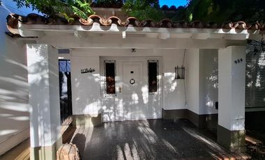CASA 4 AMBIENTES VENTA LOMAS DE ZAMORA CON PARQUE