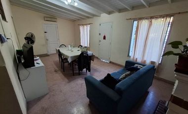 CASA 4 AMBIENTES VENTA LOMAS DE ZAMORA CON PARQUE