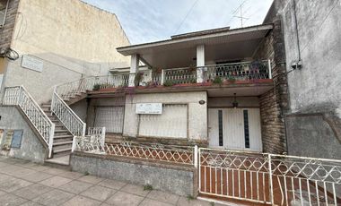 Casa venta multifamiliar 5 amb en Luis Guillón