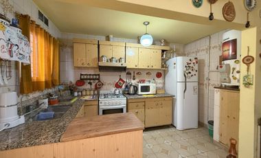 Casa venta multifamiliar 5 amb en Luis Guillón