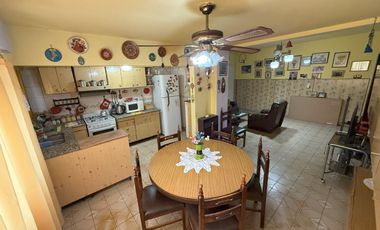 Casa venta multifamiliar 5 amb en Luis Guillón