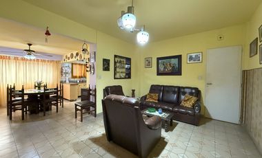Casa venta multifamiliar 5 amb en Luis Guillón