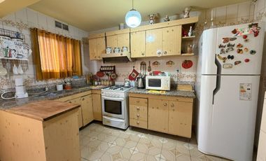 Casa venta multifamiliar 5 amb en Luis Guillón