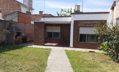 CASA 3 AMBIENTES VENTA LONGCHAMPS AMPLIO PATIO