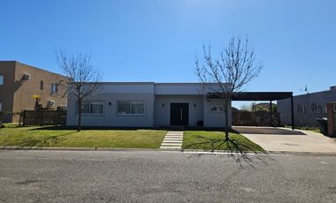 ALQUILER CASA 4 AMBIENTES SAN SEBASTIAN AREA 10