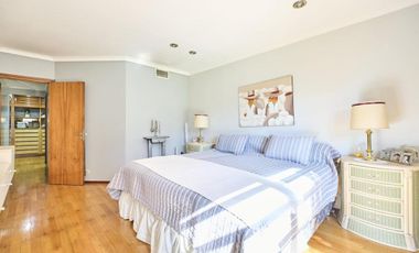 VENTA CASA 5 AMBIENTES PILETA JARDIN QUINCHO BANF